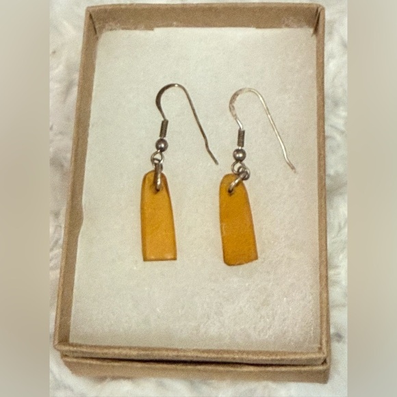 Elegant Gold Dangle Earrings - Picture 1 of 1